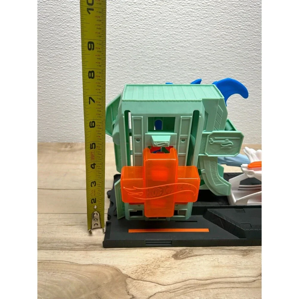 2019 Mattel Hot Wheels Bat Blitz Hospital Atack W/ Helicopter Play Set Only